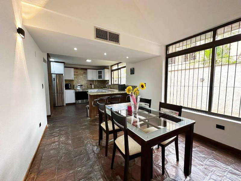 Beautifull Townhouse in Conj. Res. Las Lajas. Naguanagua